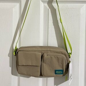 Lululemon multi-pocket crossbody bag